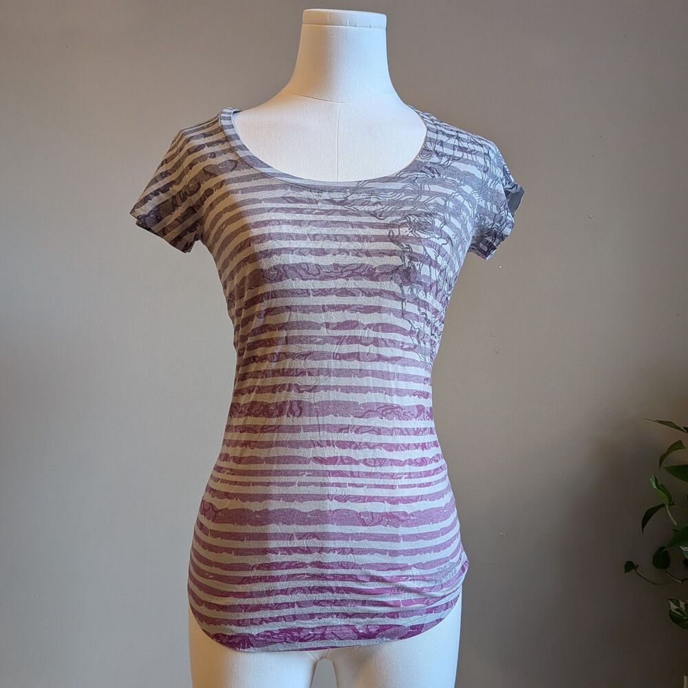 The North Face Scoop Neck Top Striped Rose Burnout T-shirt Athleisure Size XS - Picture 1 of 8